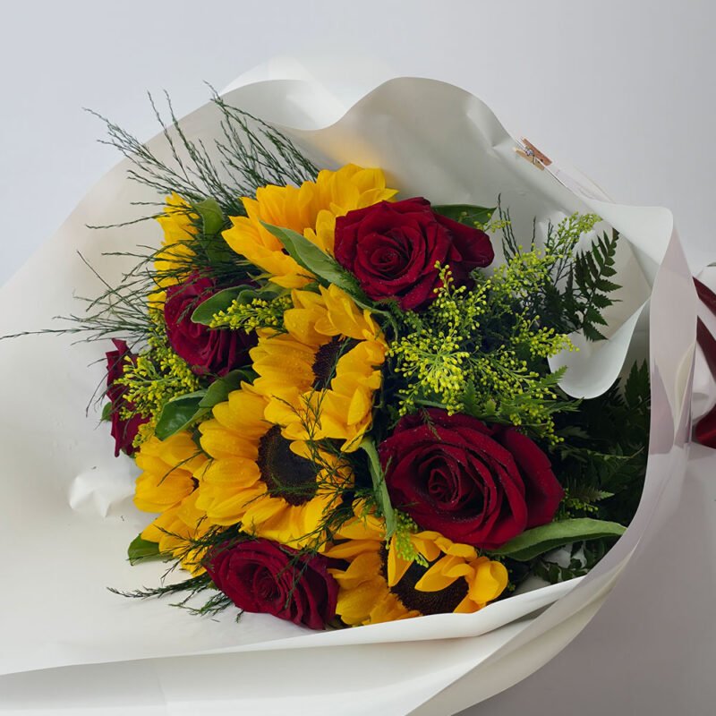 Buquê Girassóis e Rosas Vermelhas - Amores de Girassol - Imagem 4