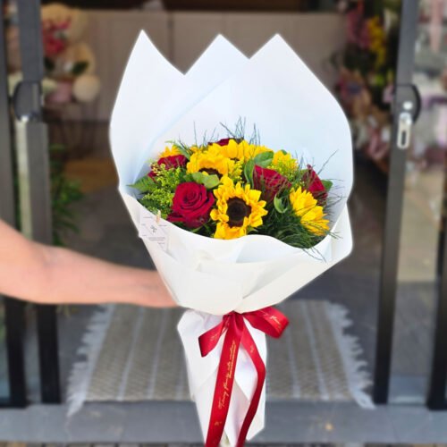 Buquê Girassóis e Rosas Vermelhas - Amores de Girassol