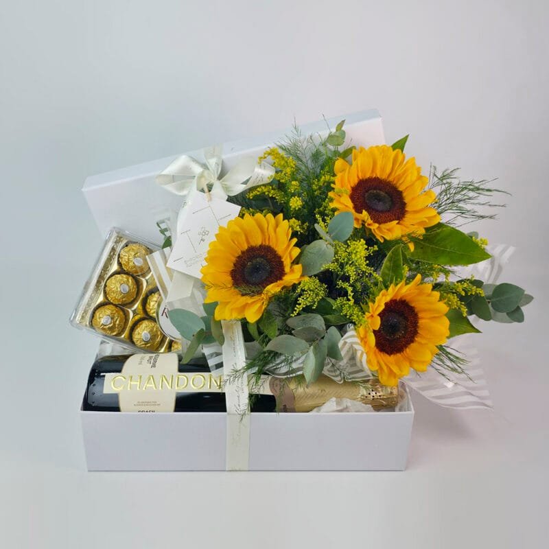 Caixa Com Bebida e Flores - Comemoração Especial