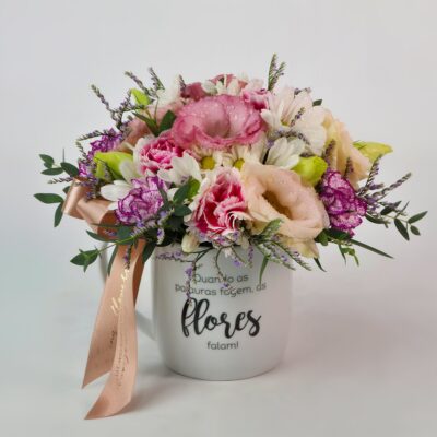 Arranjo na Caneca Flowers - Palavras