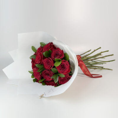 Buquê 15 Rosas Importadas e Verdes - Amor Chic